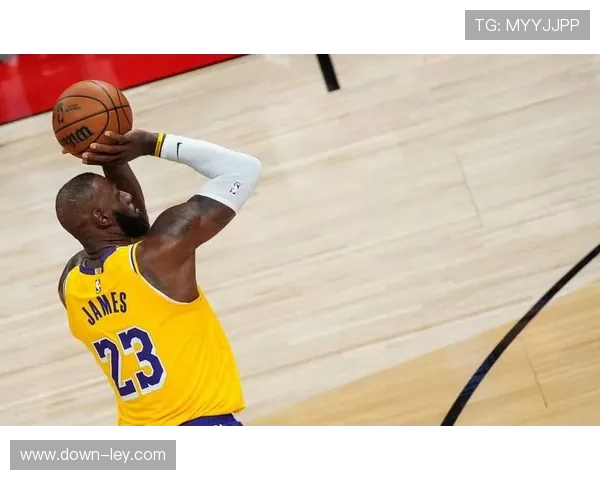 詹姆斯连续1297场得分上双纪录终结，湖人仍取关键胜利